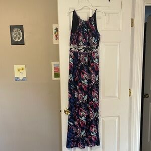 LIKE NEW Roz & Ali Multicolor Leaf Print Maxi Dress